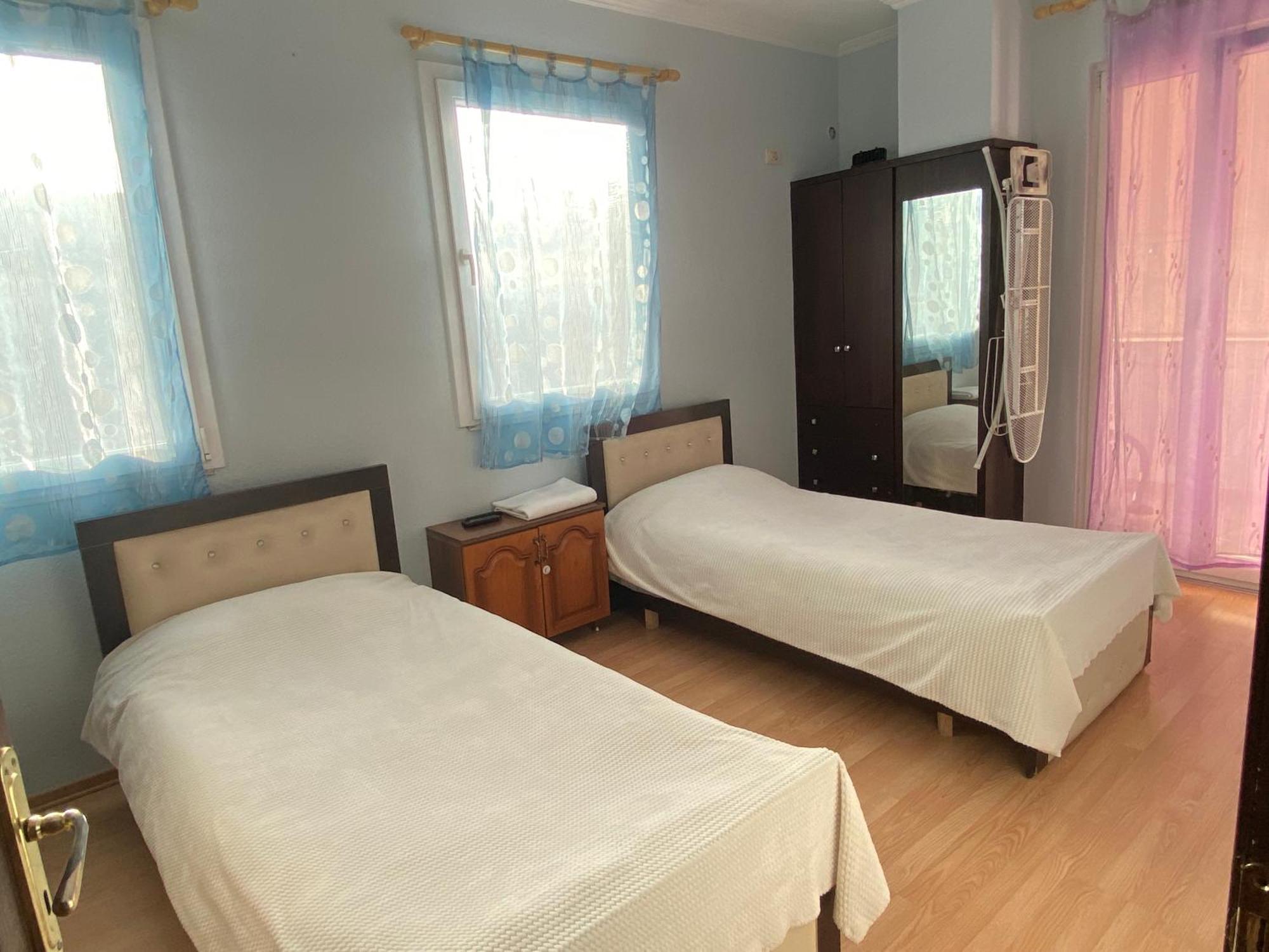Comfortable 2-br For 4 * Tirana